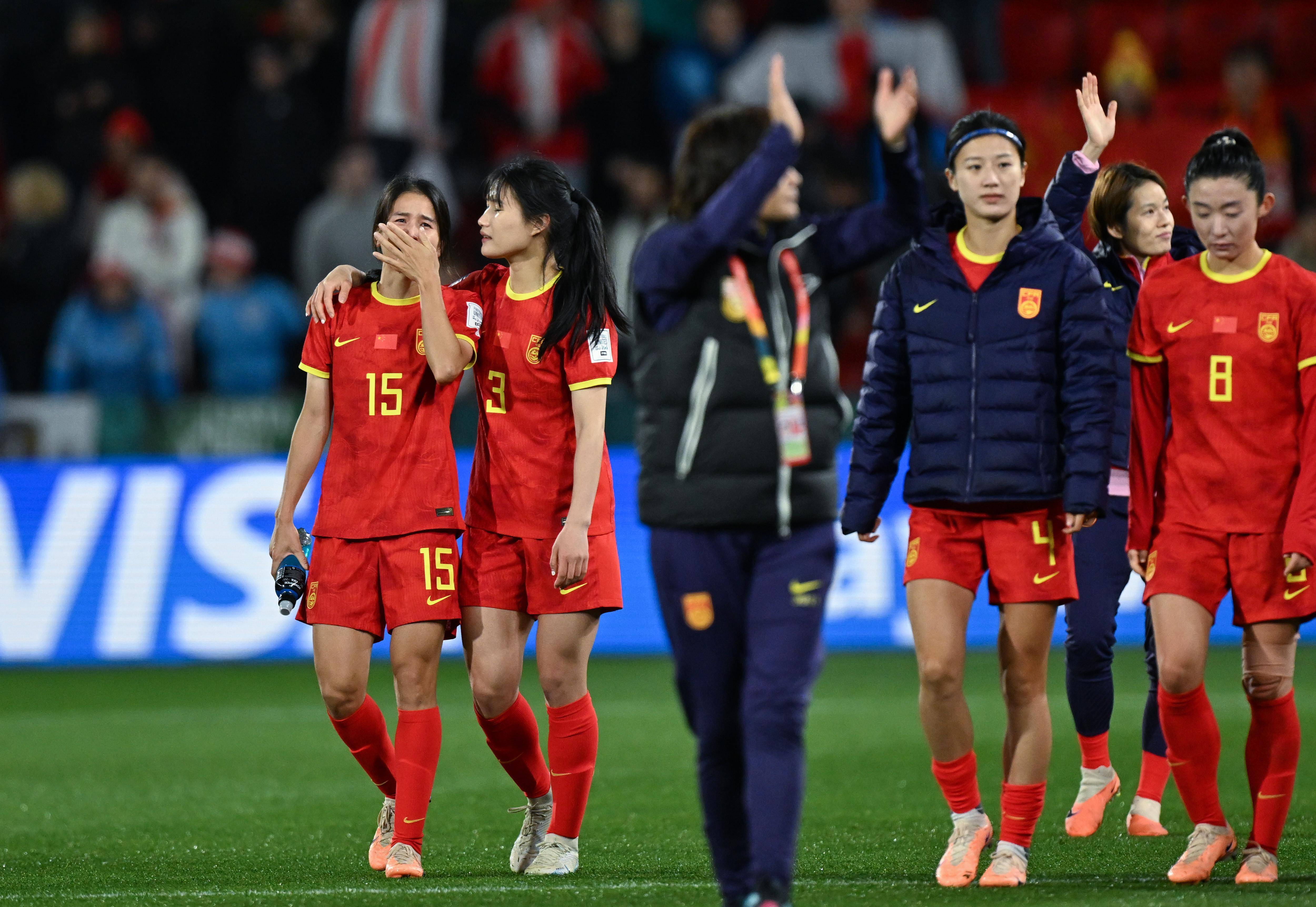 波兰队女足运动员在赛场展现出色实力